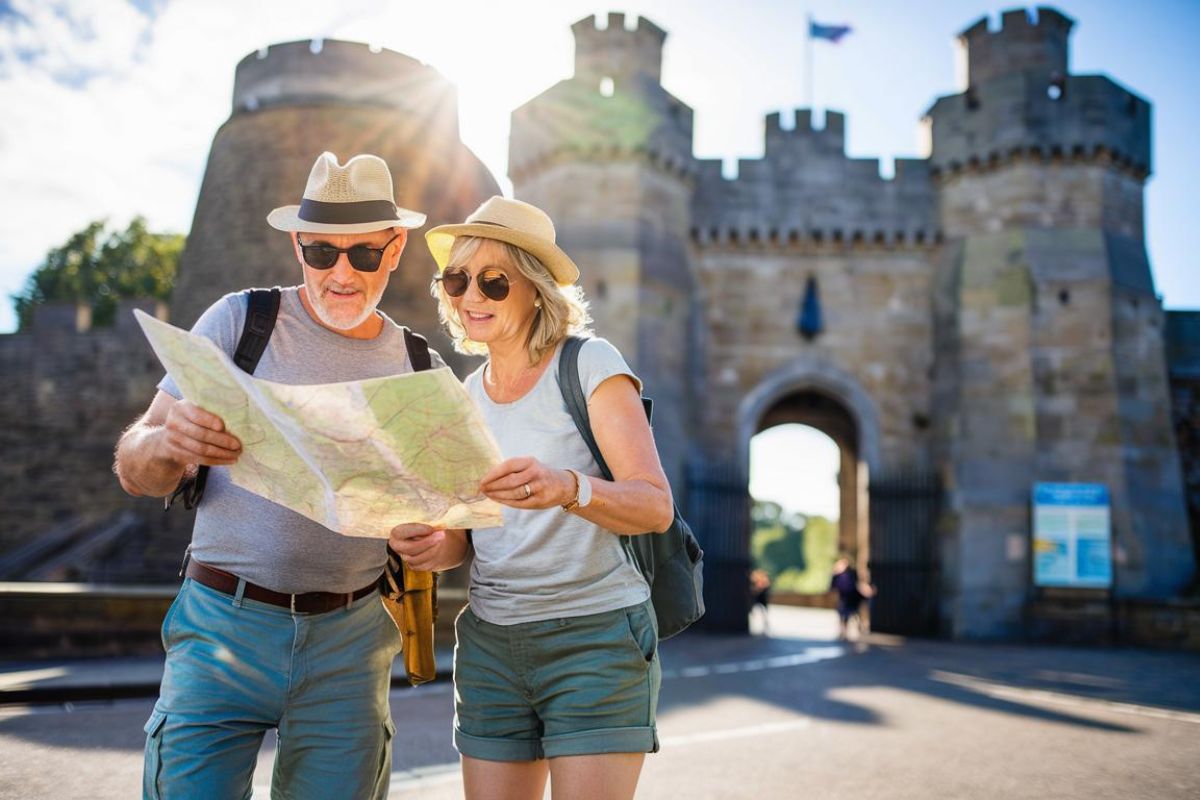 Great weather for a couple in front of Newcastle Castle