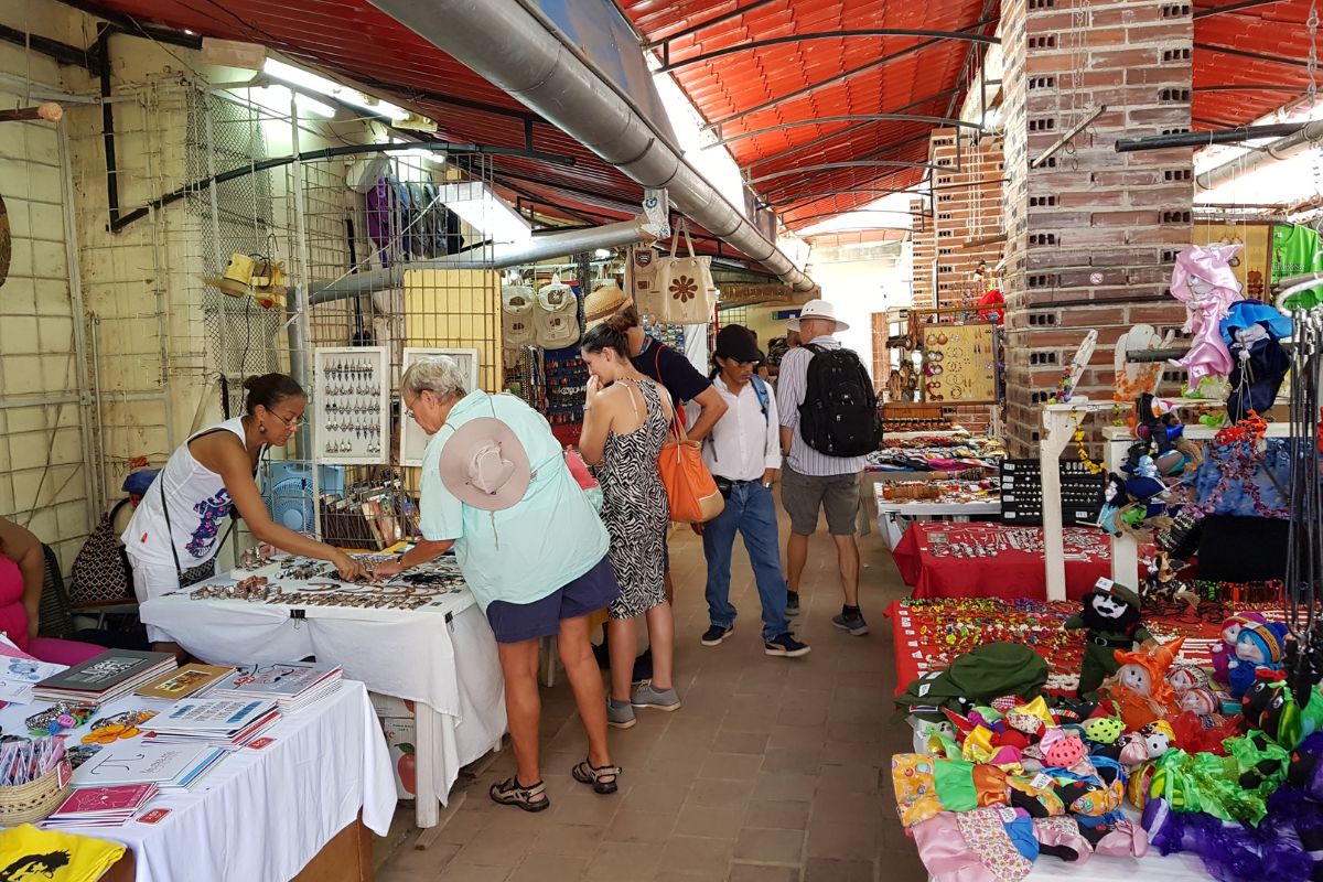 Shore Excursion to street market