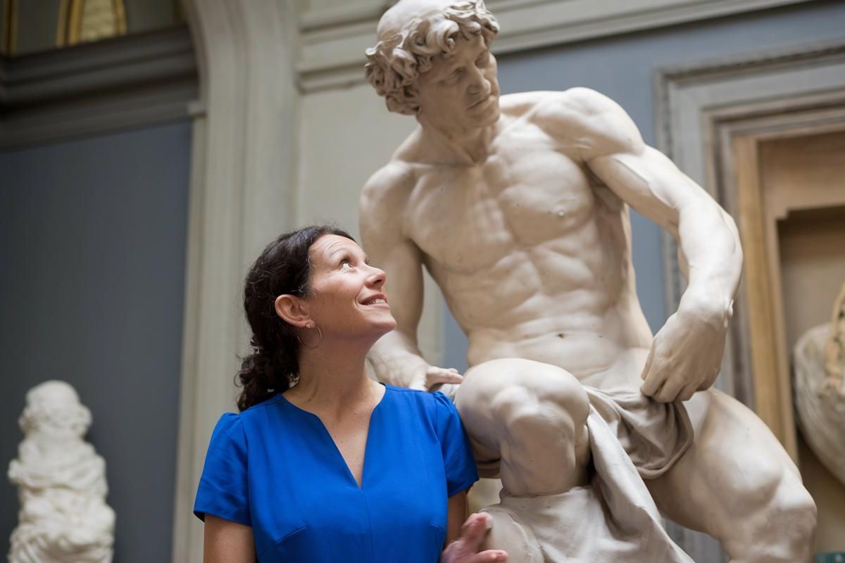 Lady looking at Michelangelo’s work in Rome before departing on a cruise ship