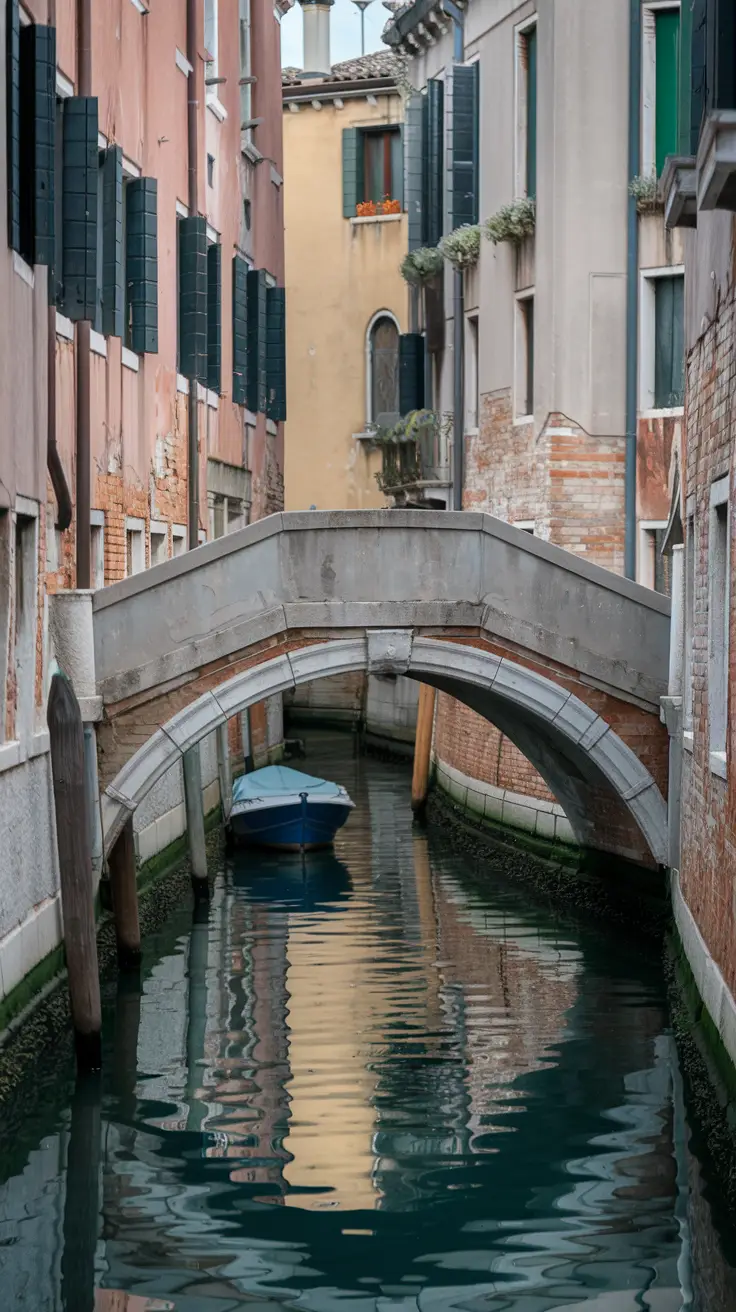 One of Venice’s last remaining bridges without rails, located in Cannaregio—a quirky and photogenic relic of old Venice.
