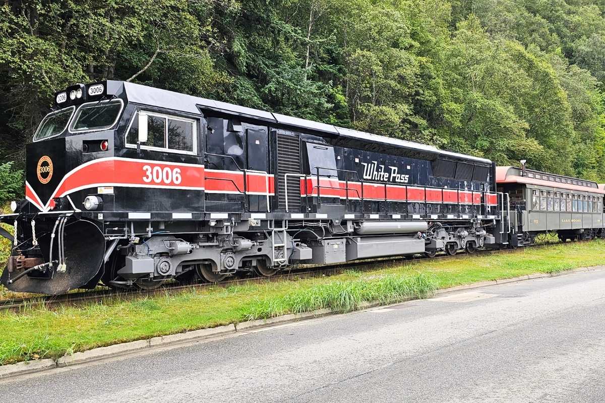 White Pass train leaving Skagway town