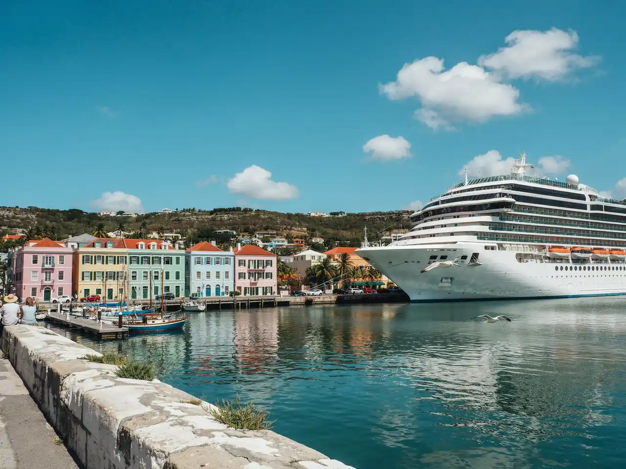 Hamilton harbour in Bermuda with pastel buildings and a cruise port under a sunny sky