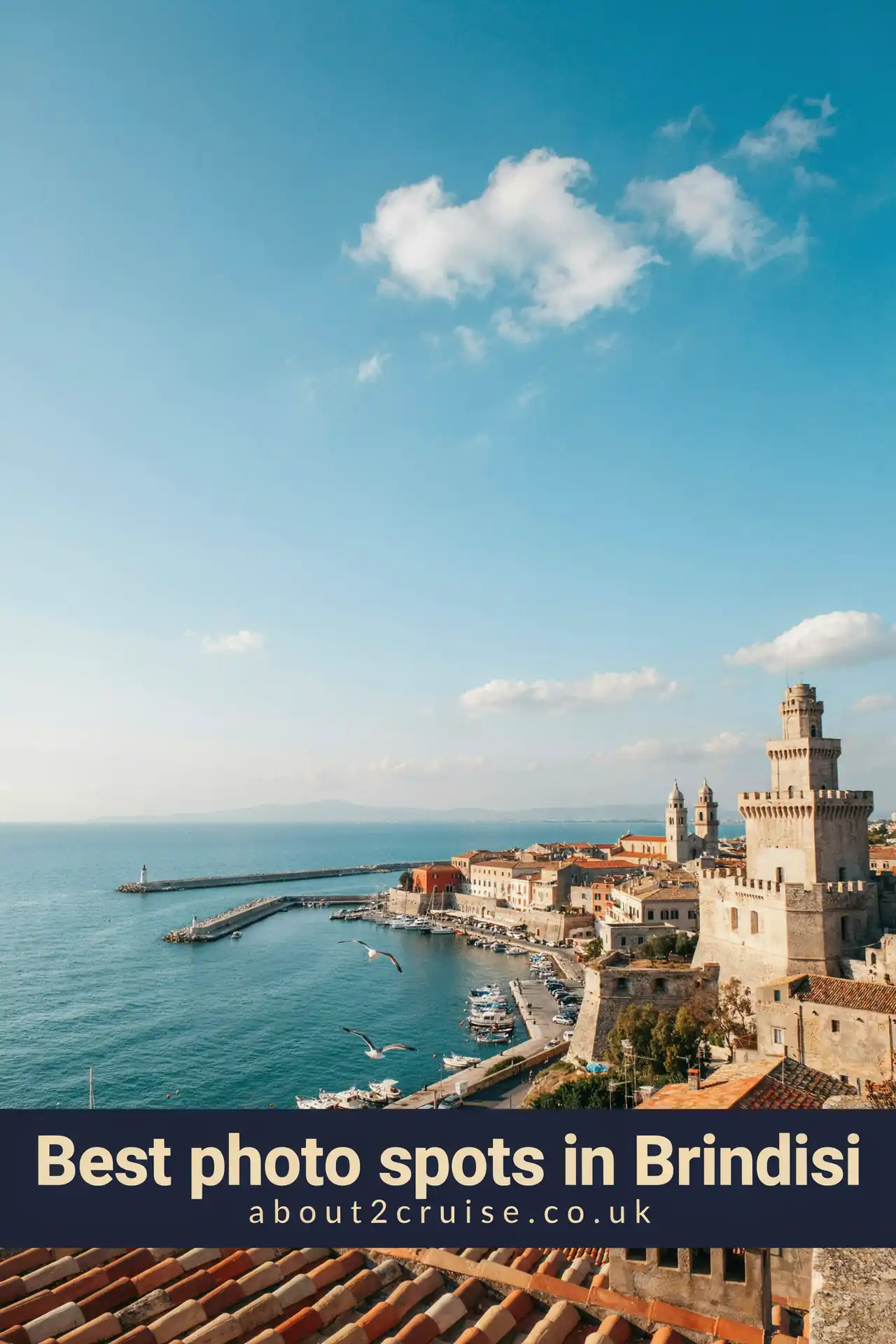 Brindisi cruise port: popular photo spot along the seafront with the Roman Column on a sunny day
